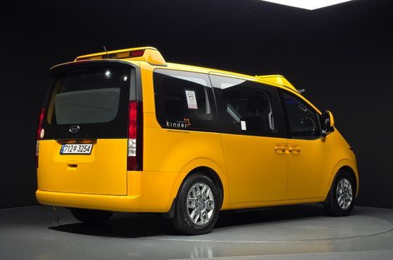 Hyundai Staria L3.5 Kinder Safety Car 15-Seater — пробег 24 252 км — фото 2 из 5