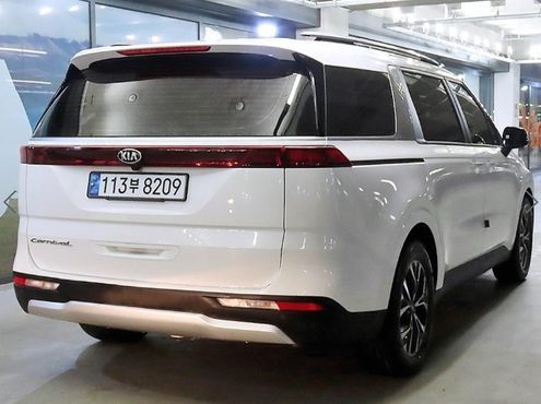 Kia Carnival 9-Seater Prestige — пробег 71 128 км — фото 4 из 5