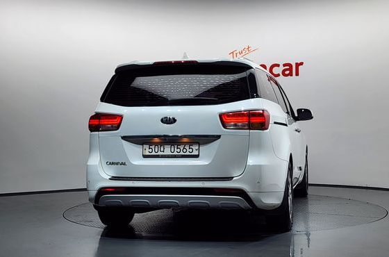 Kia Carnival 9-seater Prestige — пробег 204 178 км — фото 4 из 5
