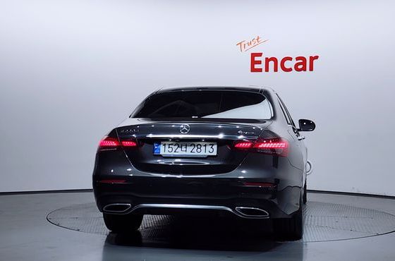 Mercedes-Benz E-Class E220d 4MATIC AMG Line — пробег 35 851 км — фото 4 из 5