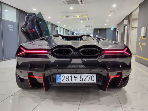 Lamborghini Revuelto 6.5 V12 — пробег 270 км — фото 4 из 5