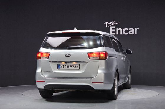 Kia Carnival 11-seater Deluxe — пробег 192 070 км — фото 4 из 5