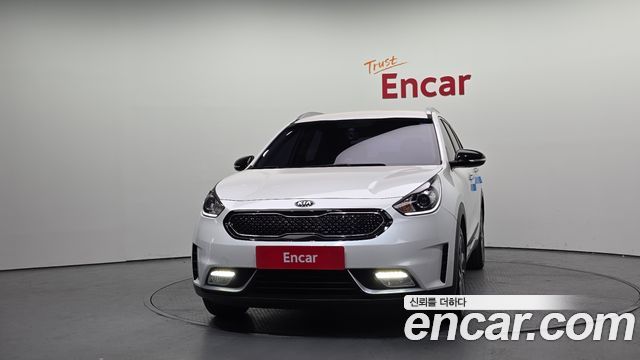 Kia Niro Prestige — пробег 102 163 км — фото 3 из 5
