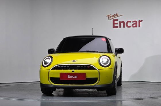Mini Cooper Favoured — пробег 54 км — фото 3 из 5