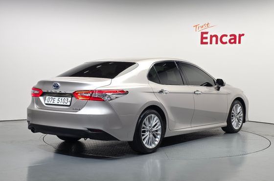 Toyota Camry 2.5 XLE Hybrid — пробег 119 034 км — фото 2 из 5
