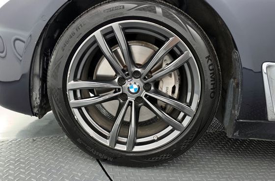 BMW 7-Series 740Li xDrive M Sport Package — пробег 167 935 км — фото 5 из 5
