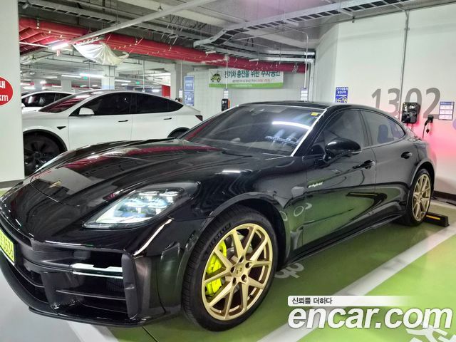 Porsche Panamera 2.9 AWD E-Hybrid — пробег 17 500 км — фото 1 из 5