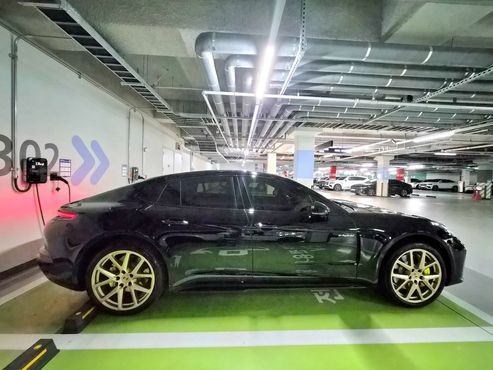 Porsche Panamera 2.9 AWD E-Hybrid — пробег 17 500 км — фото 4 из 5