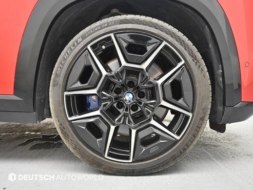 BMW XM 4.4 — пробег 18 200 км — фото 5 из 5