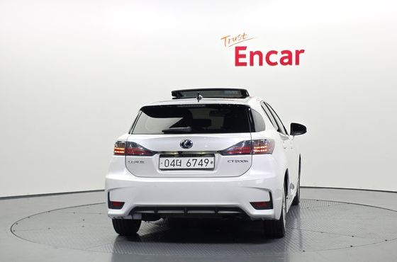 Lexus CT200h 1.8 Supreme ZWA10 — пробег 139 410 км — фото 4 из 5