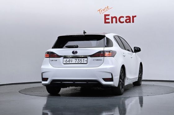 Lexus CT200h 1.8 Supreme ZWA10 — пробег 153 086 км — фото 4 из 5