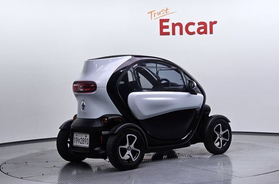 Renault (Samsung) Twizy Intens(2-seater) — пробег 5 913 км — фото 2 из 5