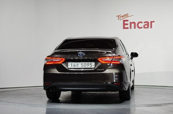 Toyota Camry 2.5 XLE Hybrid — пробег 161 540 км — фото 4 из 5