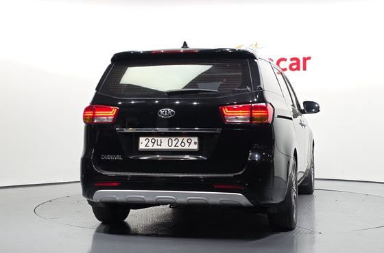 Kia Carnival Gasoline 9-seater Noblesse — пробег 238 123 км — фото 4 из 5