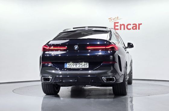 BMW X6 xDrive40i M Sport — пробег 15 км — фото 4 из 5