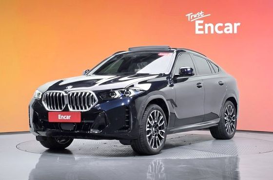 BMW X6 xDrive40i M Sport — пробег 15 км — фото 1 из 5