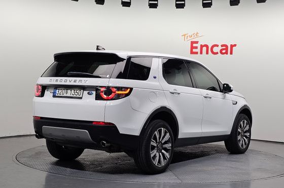 Land Rover Discovery Sport 2.0 TD4 HSE Luxury — пробег 121 239 км — фото 2 из 5