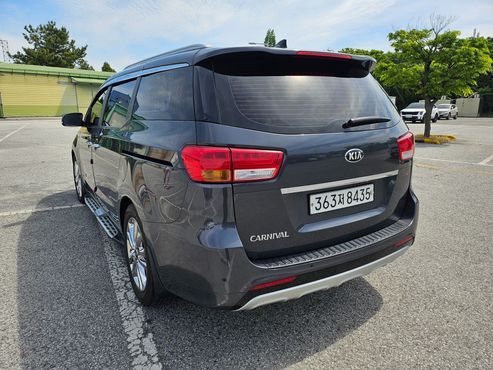 Kia Carnival 9-seater Luxury — пробег 105 340 км — фото 4 из 5
