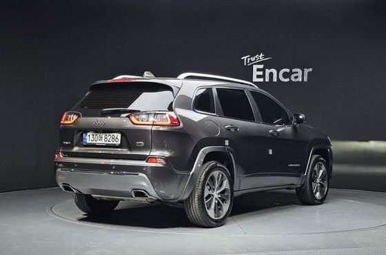 Jeep Cherokee 3.2 Overland AWD — пробег 23 445 км — фото 2 из 5