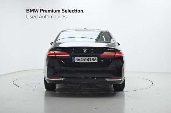 BMW 5-Series 530i xDrive — пробег 14 800 км — фото 4 из 5