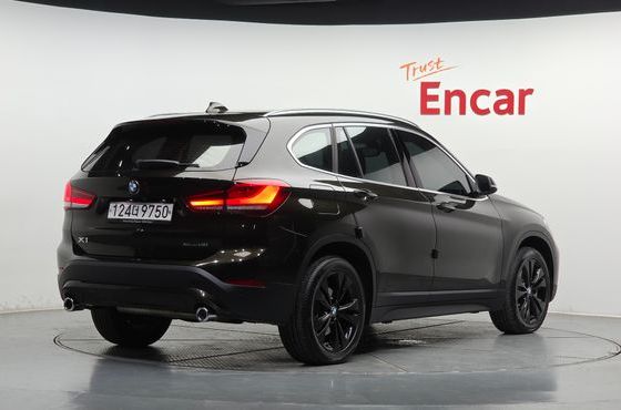 BMW X1 xDrive 20i Advantage — пробег 48 560 км — фото 2 из 5