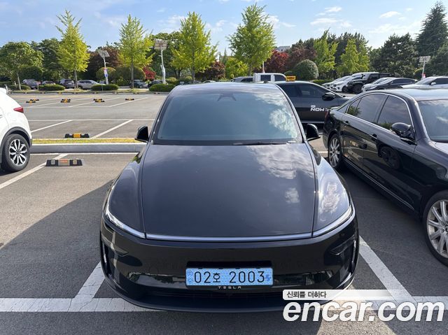 Tesla Model Y RWD — пробег 11 200 км — фото 1 из 5