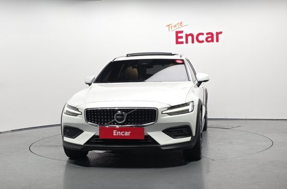 Volvo V60 B5 Ultimate AWD — пробег 23 884 км — фото 3 из 5