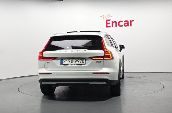 Volvo V60 B5 Ultimate AWD — пробег 23 884 км — фото 4 из 5