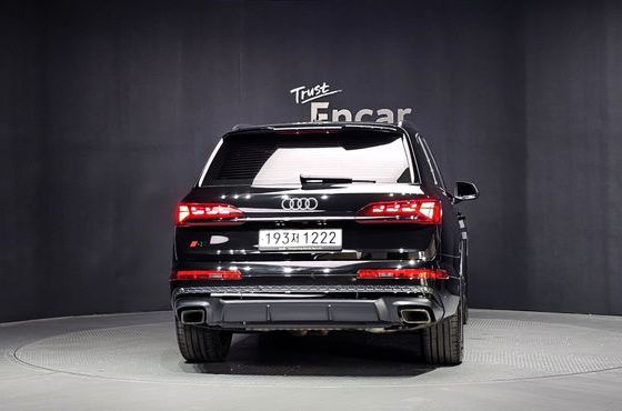 Audi Q7 55 TFSI Quattro Premium — пробег 18 101 км — фото 4 из 5