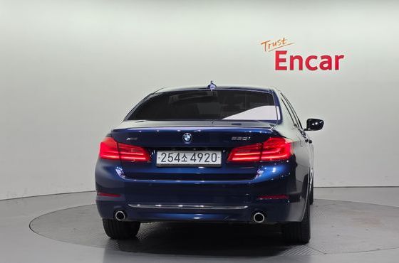 BMW 5-Series 530i xDrive Luxury Plus — пробег 141 184 км — фото 4 из 5