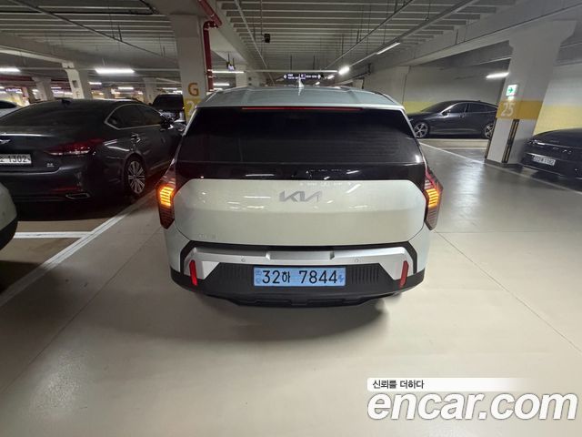 Kia EV3 Standard 2WD Air — пробег 131 км — фото 2 из 5