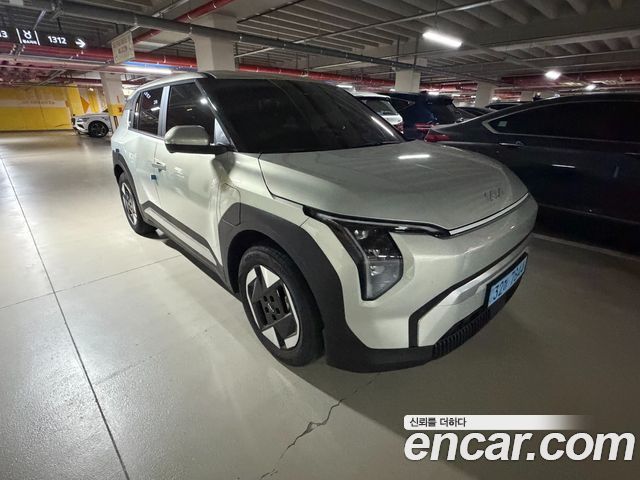 Kia EV3 Standard 2WD Air — пробег 131 км — фото 3 из 5
