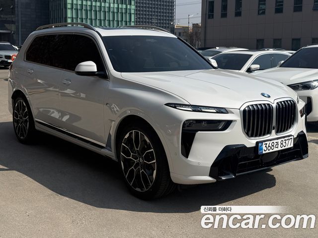 BMW X7 xDrive 40i M Sport 7STR — пробег 1 988 км — фото 1 из 5