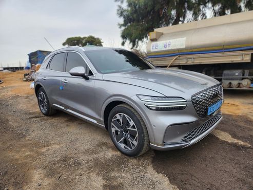 Genesis GV70 e-AWD — пробег 700 км — фото 3 из 5
