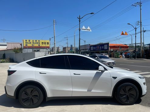 Tesla Model Y Premium RWD — пробег 500 км — фото 4 из 5