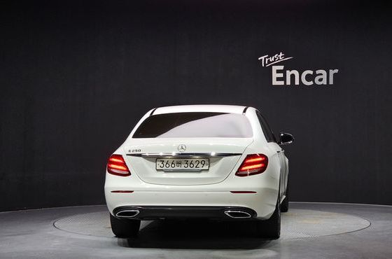 Mercedes-Benz E-Class E250 Avantgarde — пробег 70 696 км — фото 4 из 5