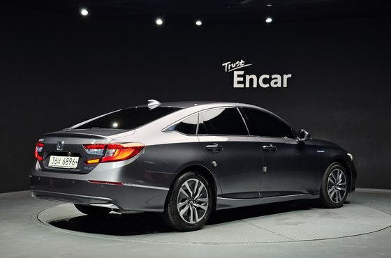 Honda Accord 2.0 Hybrid Touring — пробег 83 945 км — фото 2 из 5