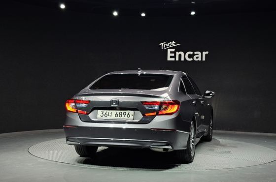 Honda Accord 2.0 Hybrid Touring — пробег 83 945 км — фото 4 из 5