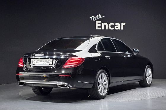 Mercedes-Benz E-Class E300 4MATIC Exclusive — пробег 86 465 км — фото 2 из 5