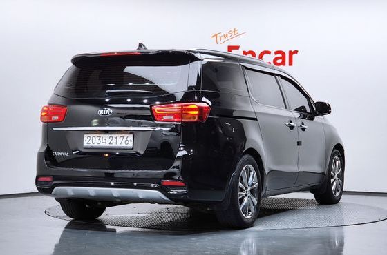 Kia Carnival 9-Seater Prstige — пробег 98 716 км — фото 2 из 5