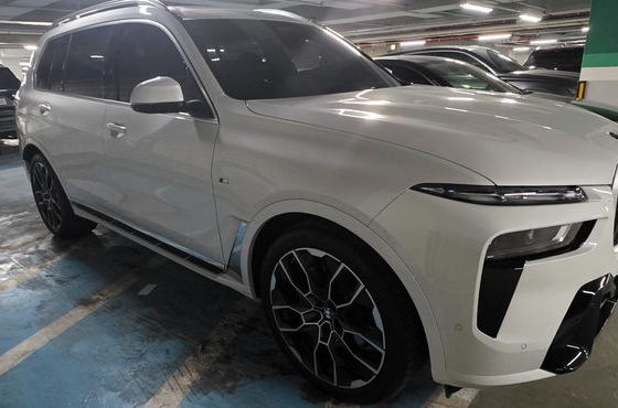 BMW X7 xDrive 40i M Sport 7STR — пробег 15 000 км — фото 2 из 5