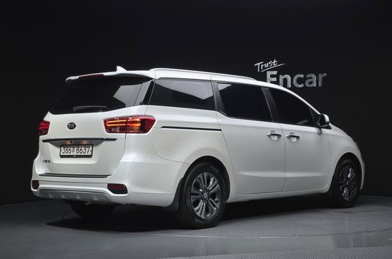 Kia Carnival 9-Seater Luxury — пробег 153 622 км — фото 2 из 5