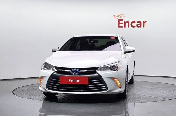 Toyota Camry Hybrid LE — пробег 71 538 км — фото 3 из 5