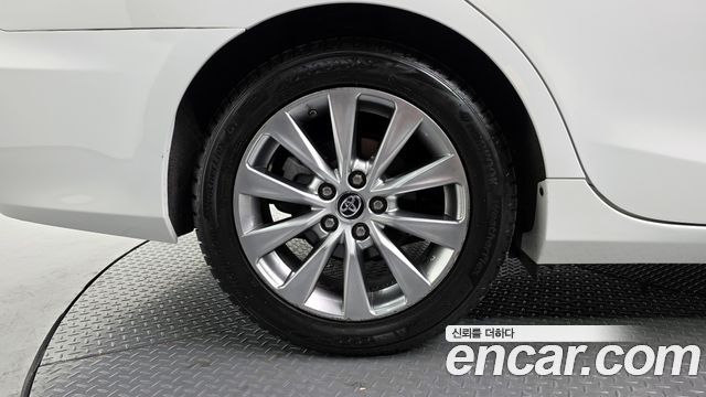 Toyota Camry Hybrid LE — пробег 71 538 км — фото 5 из 5