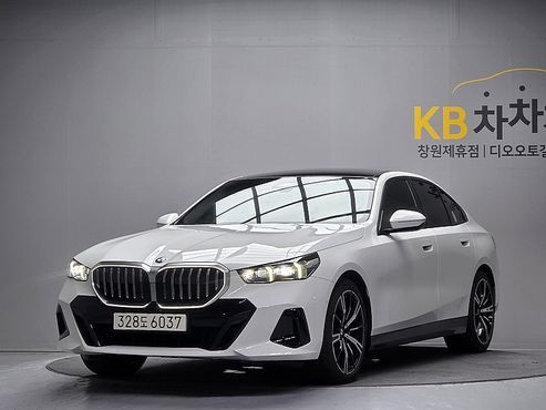 BMW 5-Series 530i xDrive M Sport — пробег 4 701 км — фото 1 из 5