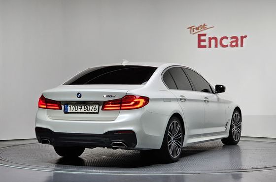 BMW 5-Series 520d M Sport Package Plus — пробег 65 861 км — фото 2 из 5