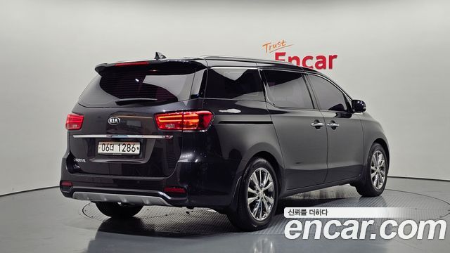 Kia Carnival из Кореи Encar