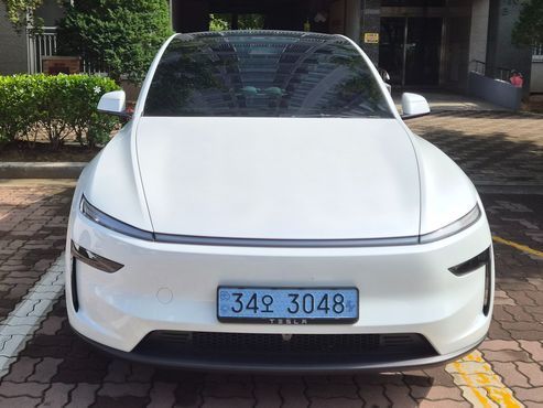 Tesla Model Y Premium RWD — пробег 928 км — фото 1 из 5