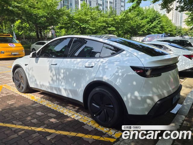 Tesla Model Y Premium RWD — пробег 928 км — фото 5 из 5