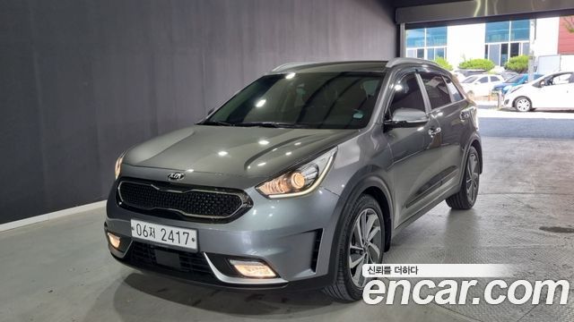 Kia Niro Prestige — пробег 116 810 км — фото 1 из 5